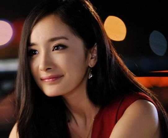 二线女明星网红,她如何逆袭成为网络红人