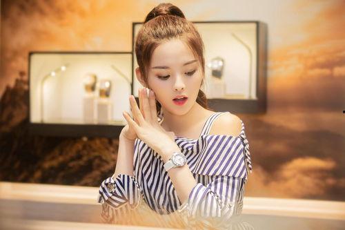 明星网红推荐月子服品牌,明星追捧——揭秘热门月子服品牌排行榜